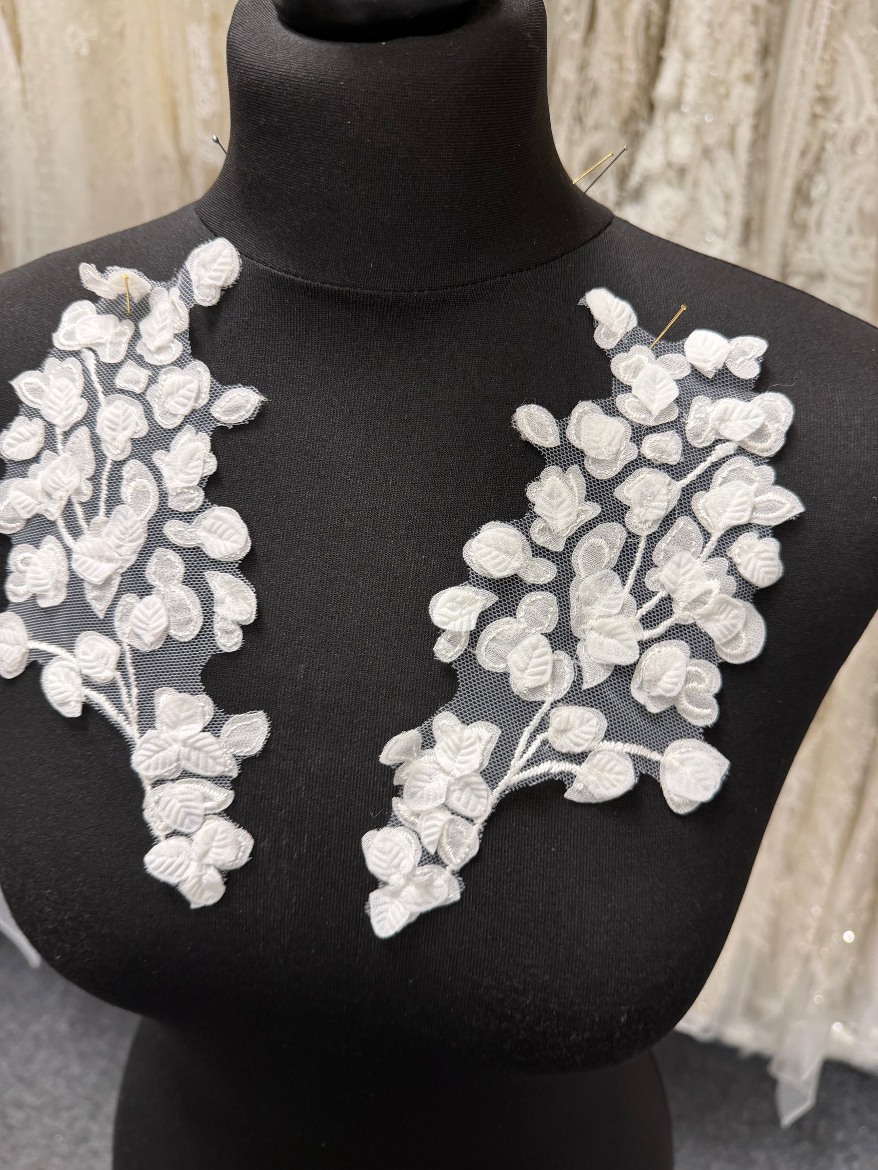 Appliques de dentelle brodée ivoire - MT8007