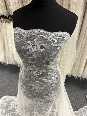 Ivory Raschel Lace - P368