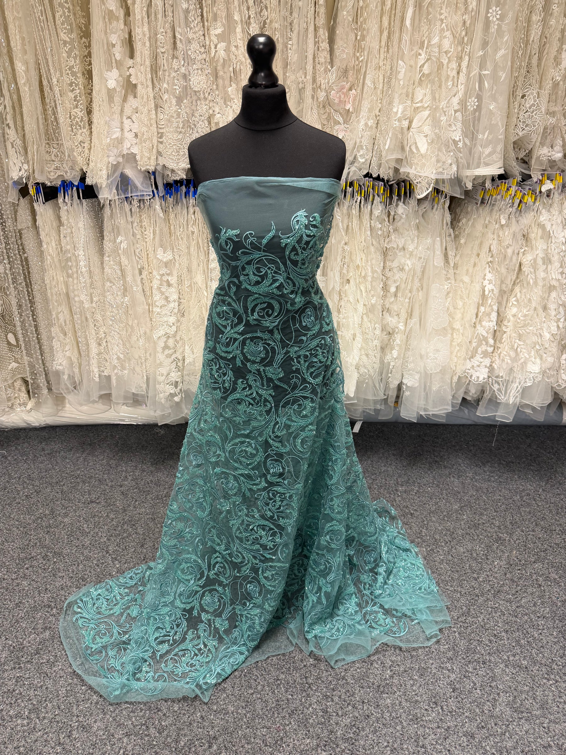 Tulle brodé perlé vert jade clair - EB1091