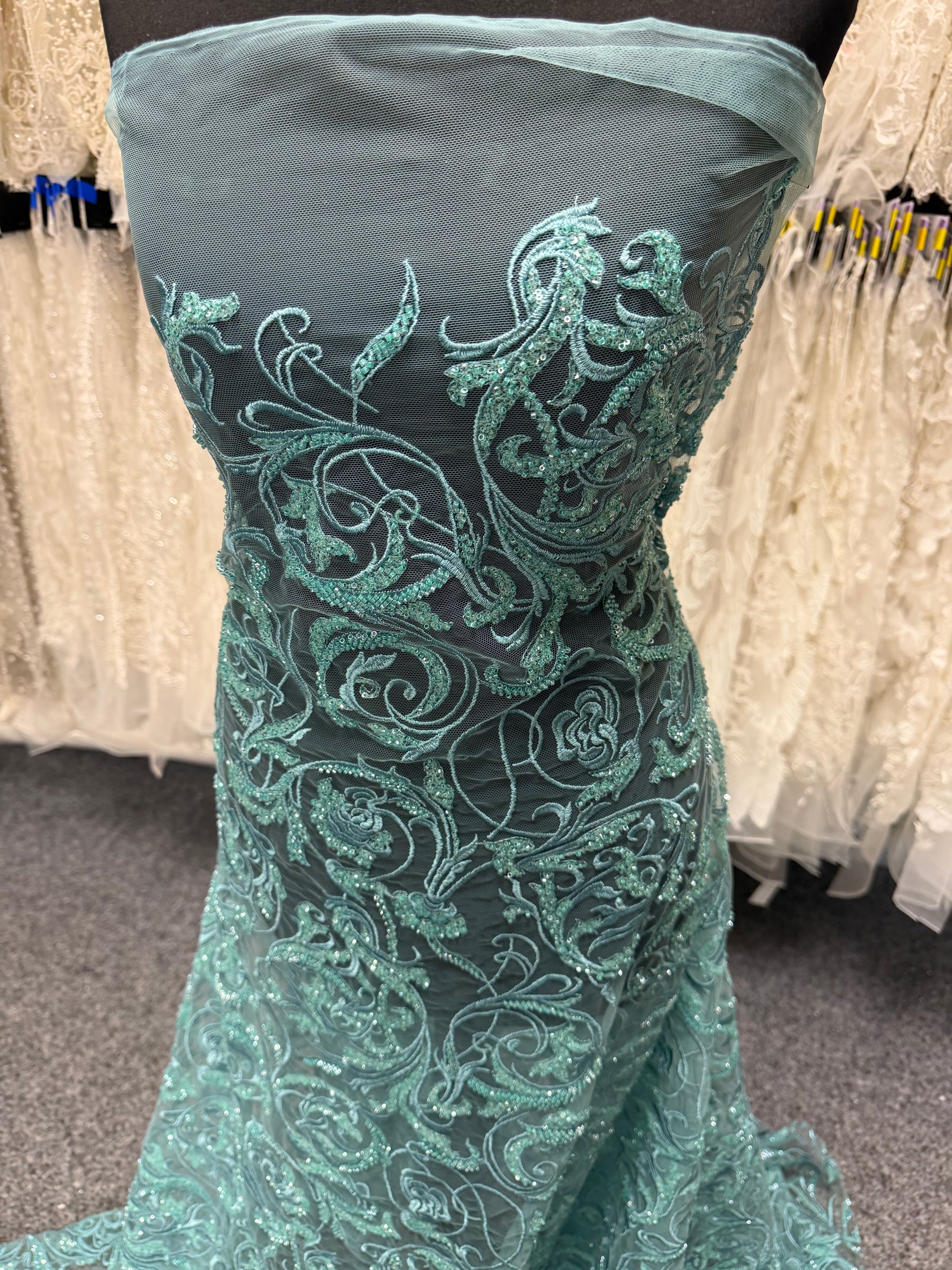 Tulle brodé perlé vert jade clair - EB1091