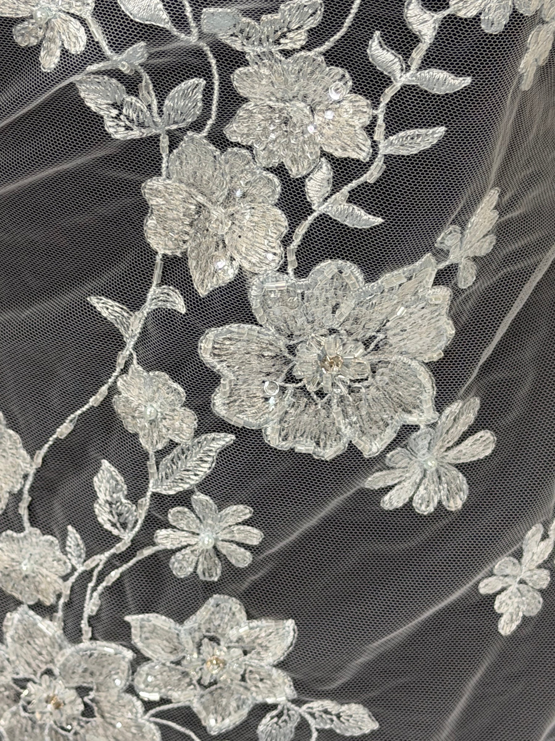 Tulle brodé et perlé bleu layette - EB1090