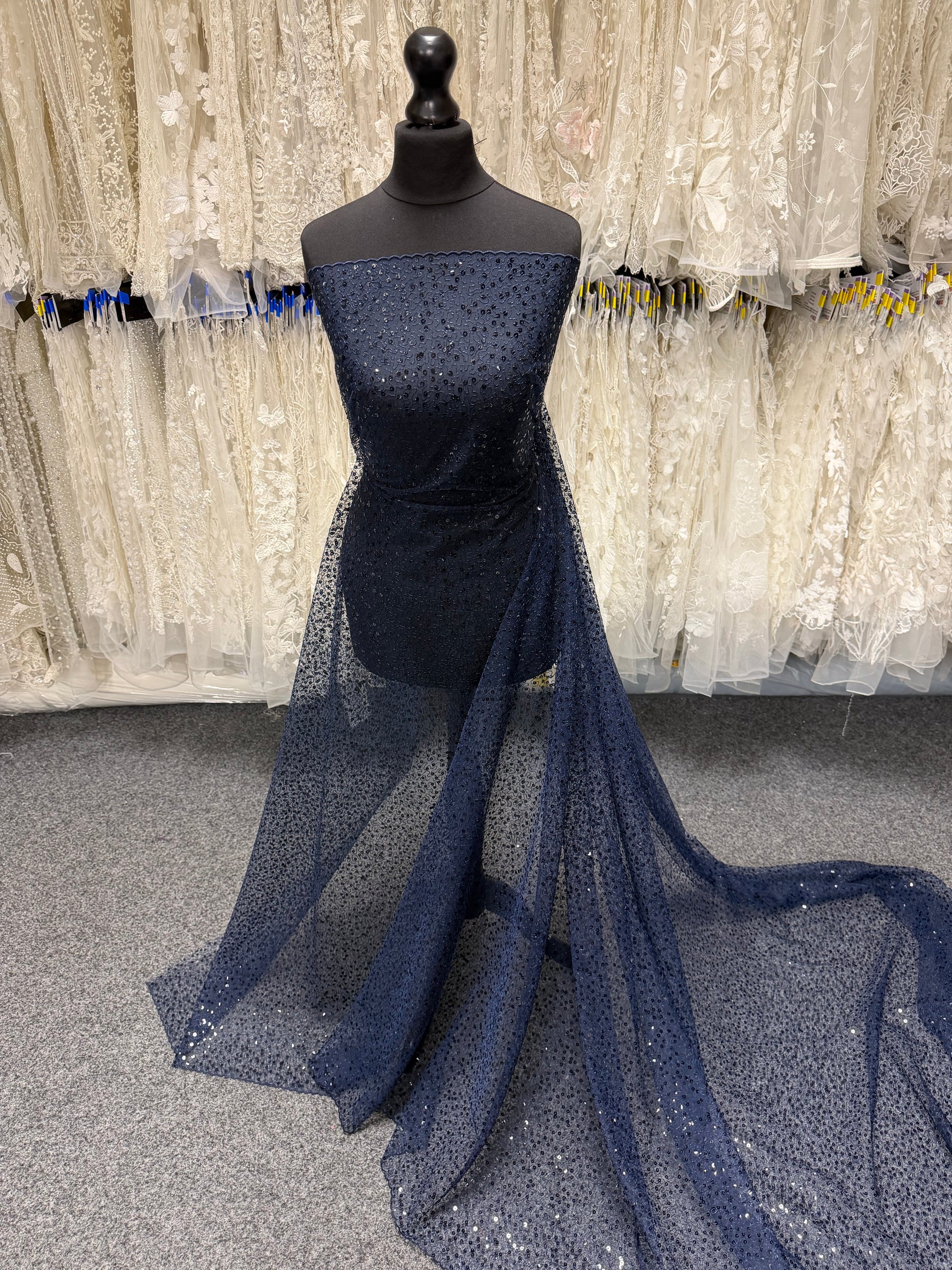 Tulle à sequins brodés bleu marine – EB3001