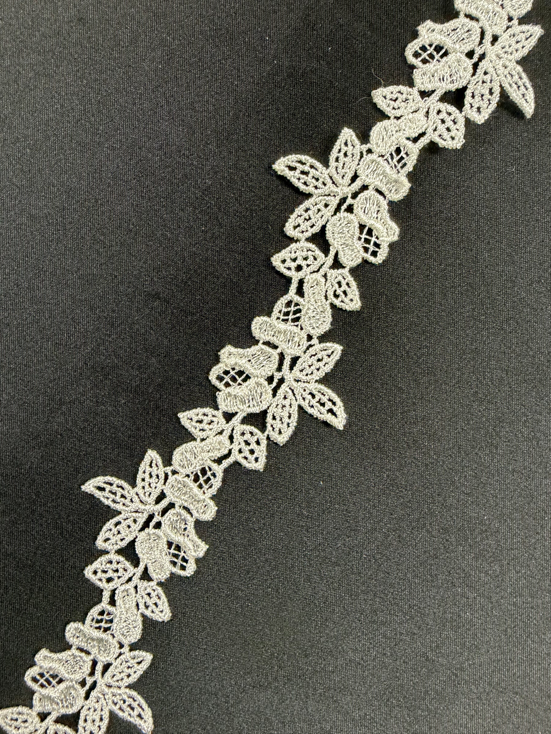 Galon en dentelle Guipure ivoire - T981
