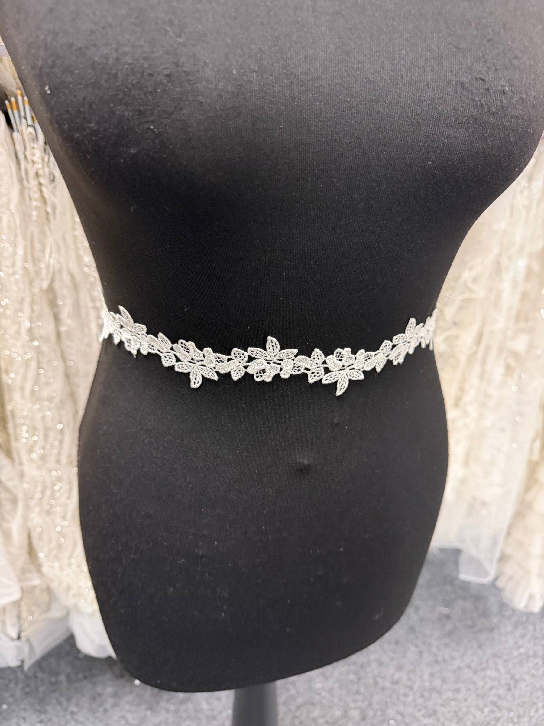 Galon en dentelle Guipure ivoire - T981