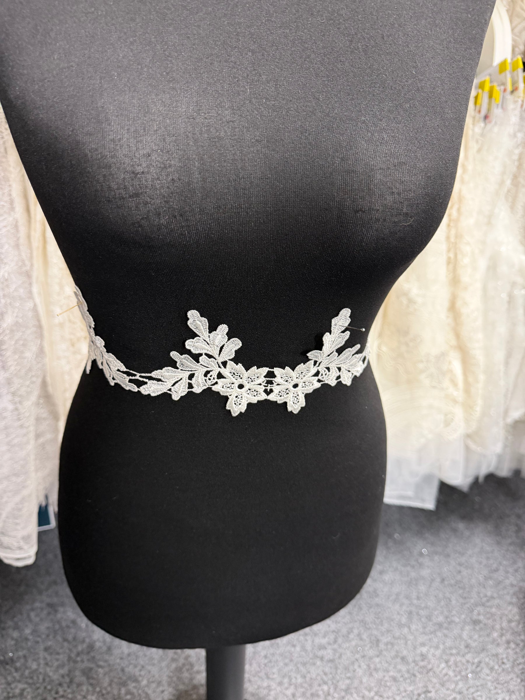 Galon en dentelle Guipure ivoire - T552