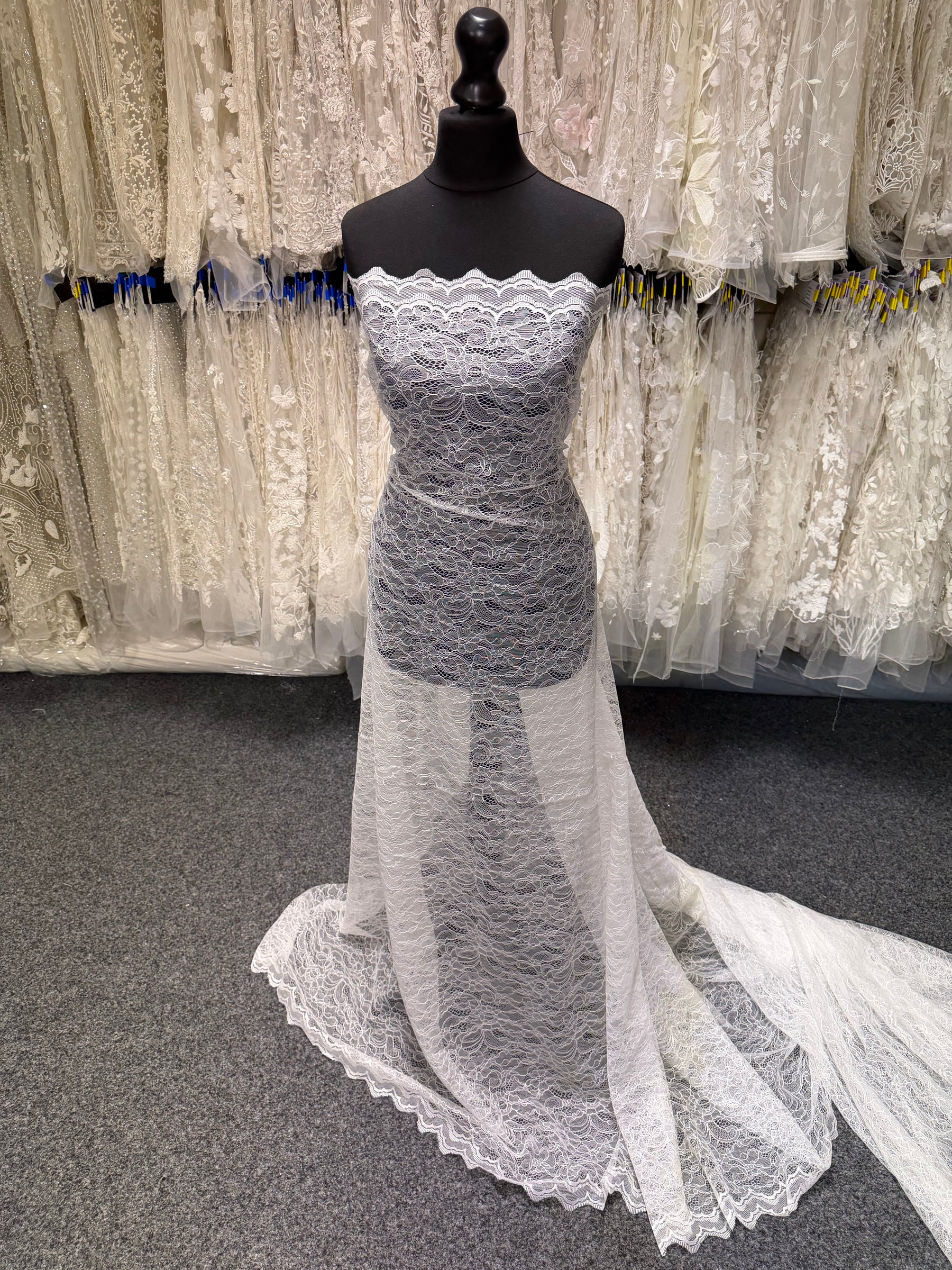 Dentelle Raschel Ivoire Pâle - P412