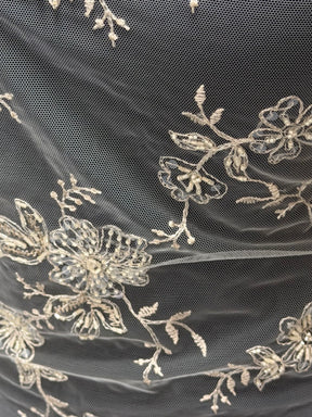 Dentelle perlée couleur champagne – P509