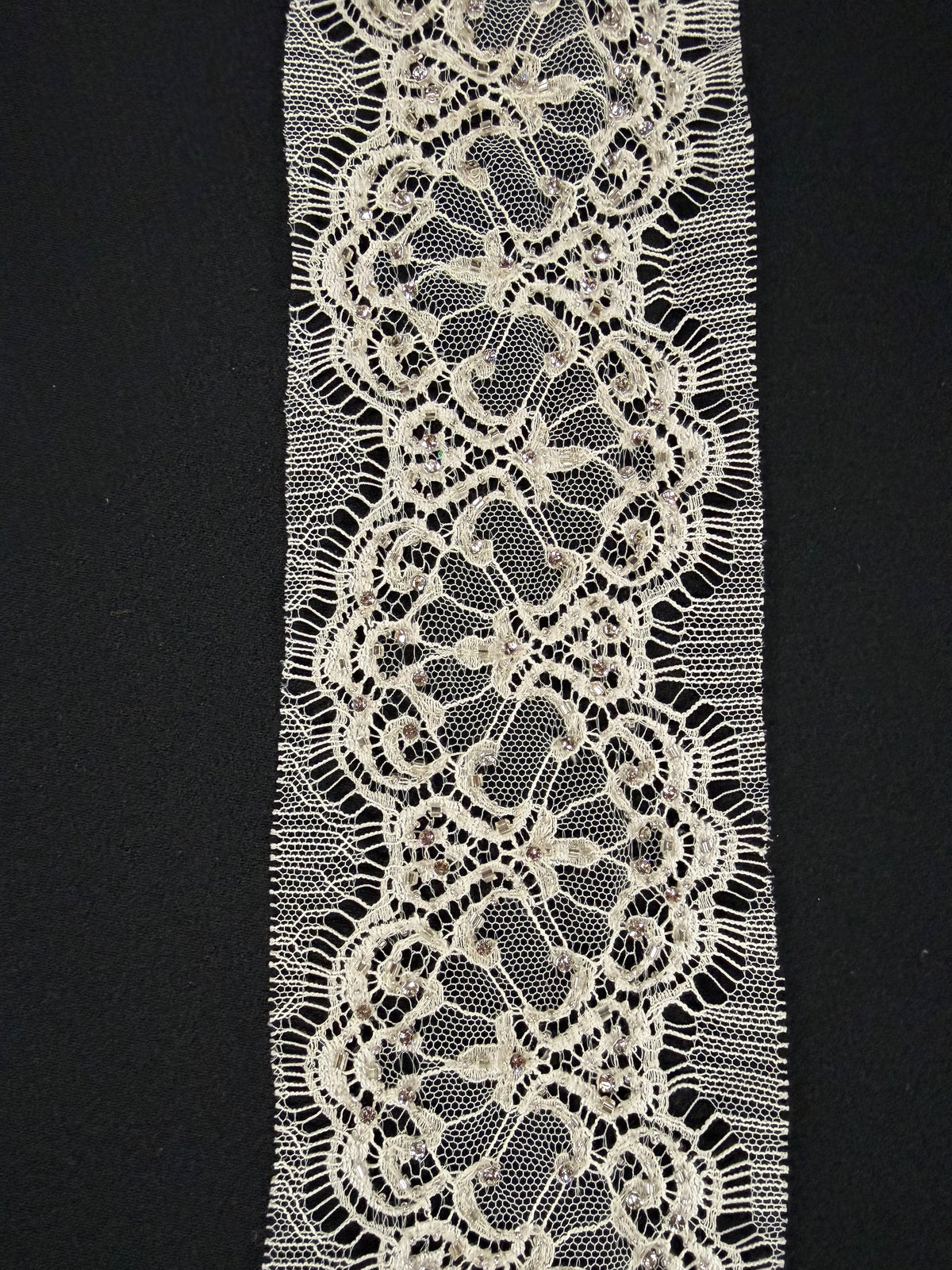 Bordure Chantilly française en perles de cristal ivoire - T176