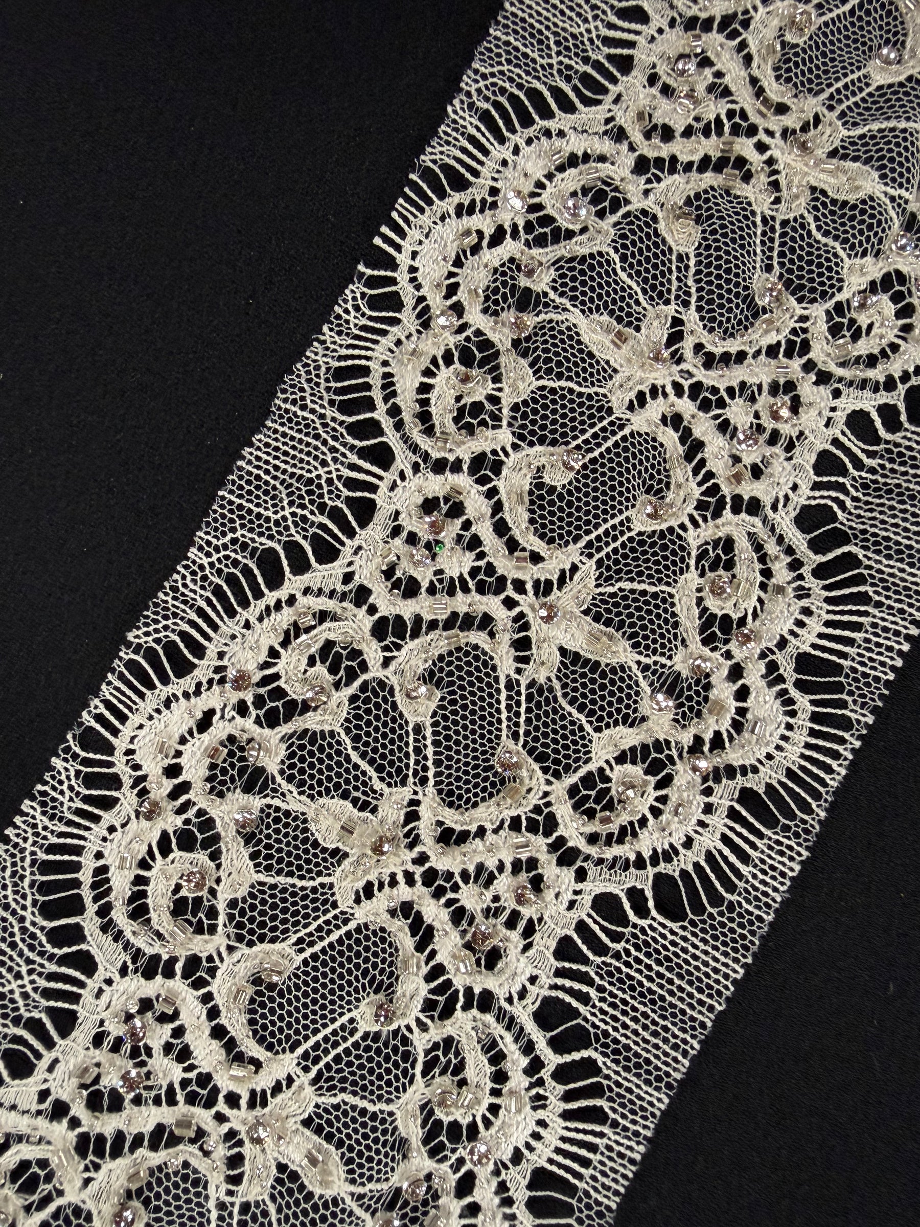 Bordure Chantilly française en perles de cristal ivoire - T176