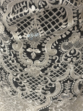 Tulle brodé de perles ivoire - EB1032