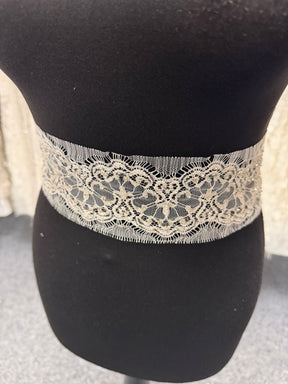 Bordure Chantilly française en perles de cristal ivoire - T176
