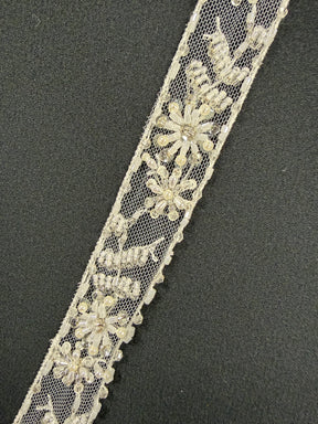 Bordure en dentelle perlée et sequinée ivoire - T166