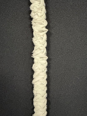 Bordure perlée à ruban en relief ivoire - T293