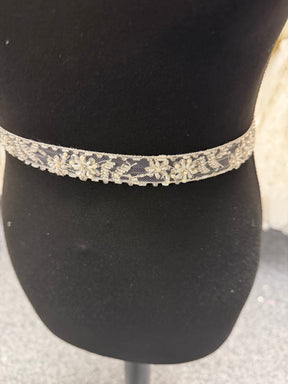 Bordure en dentelle perlée et sequinée ivoire - T166