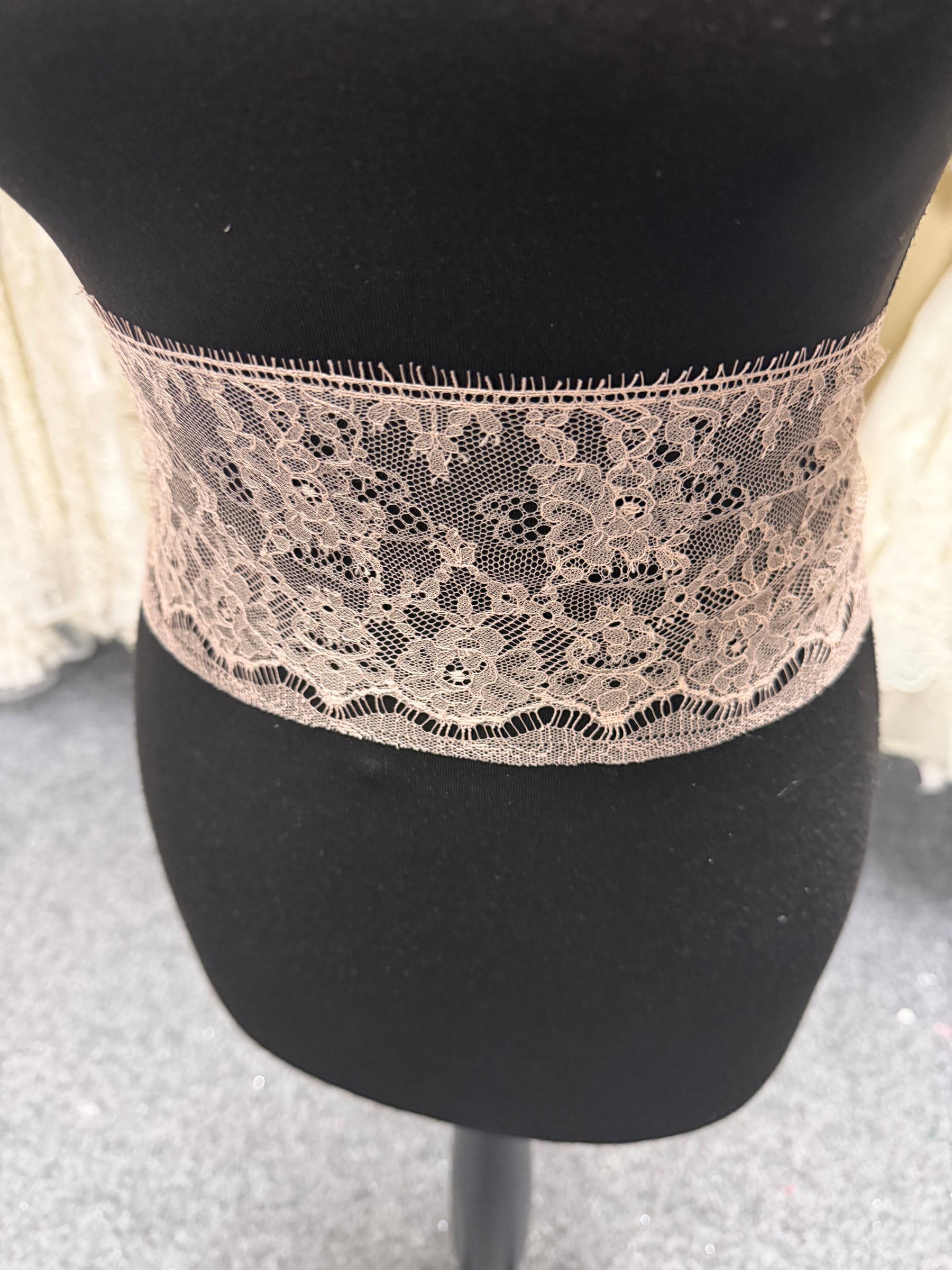 Bordure en soie rose - T175