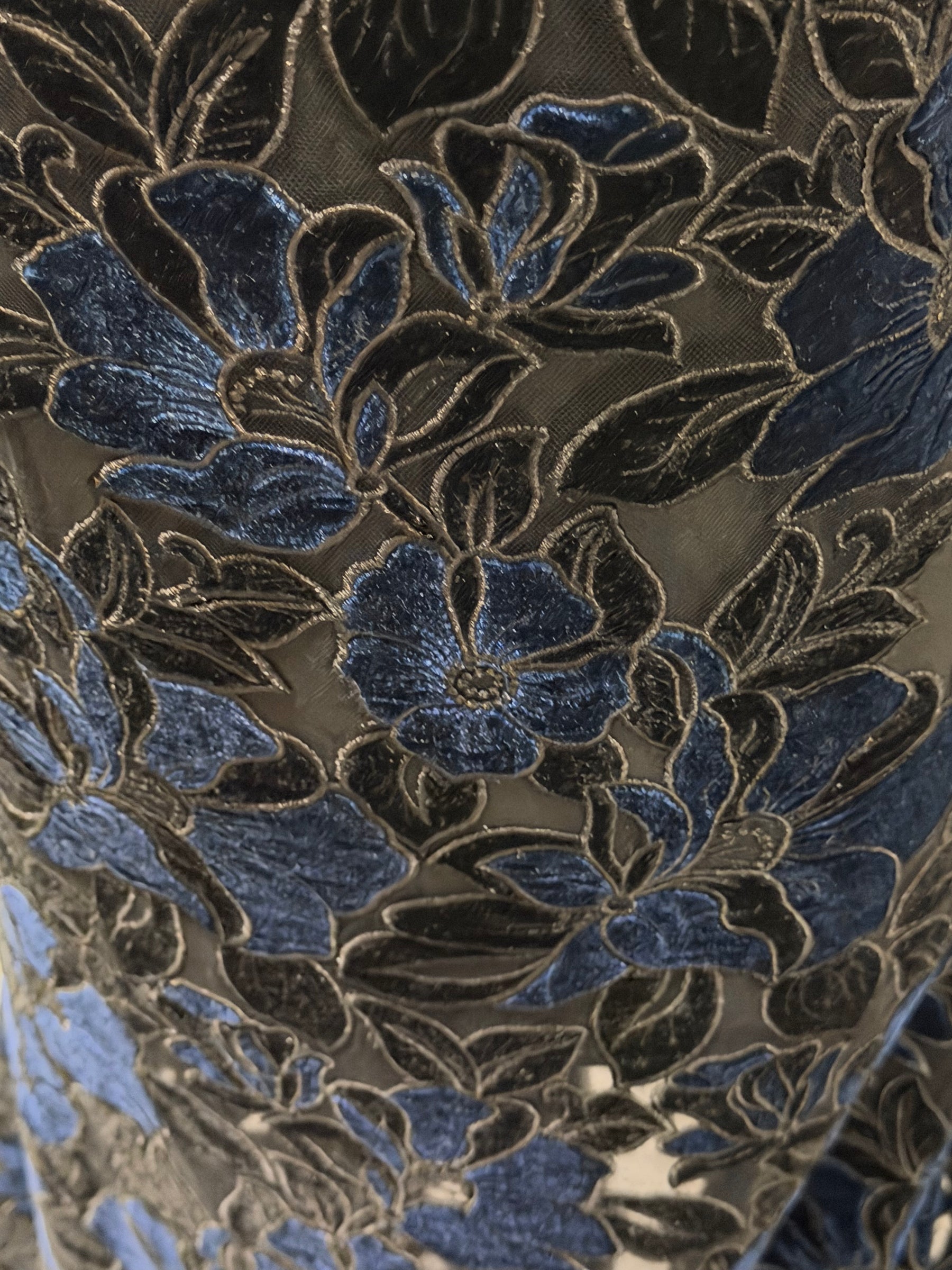 Broderie en dentelle de velours noir et marine - EB5025