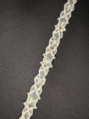 Bordure de perles et sequins ivoire pâle - T148