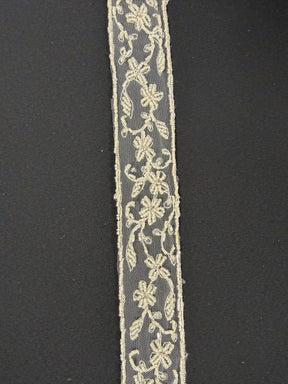 Bordure ivoire à perles et sequins - T169