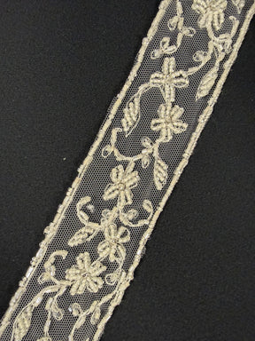 Bordure ivoire à perles et sequins - T169