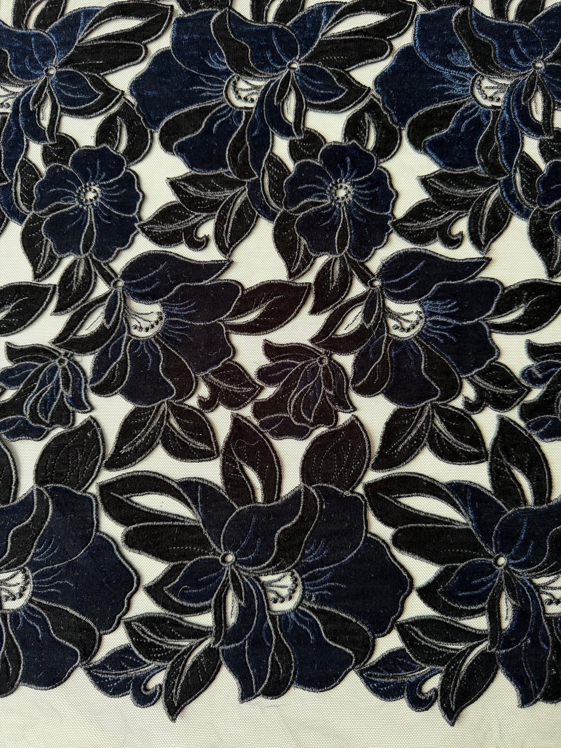 Broderie en dentelle de velours noir et marine - EB5025
