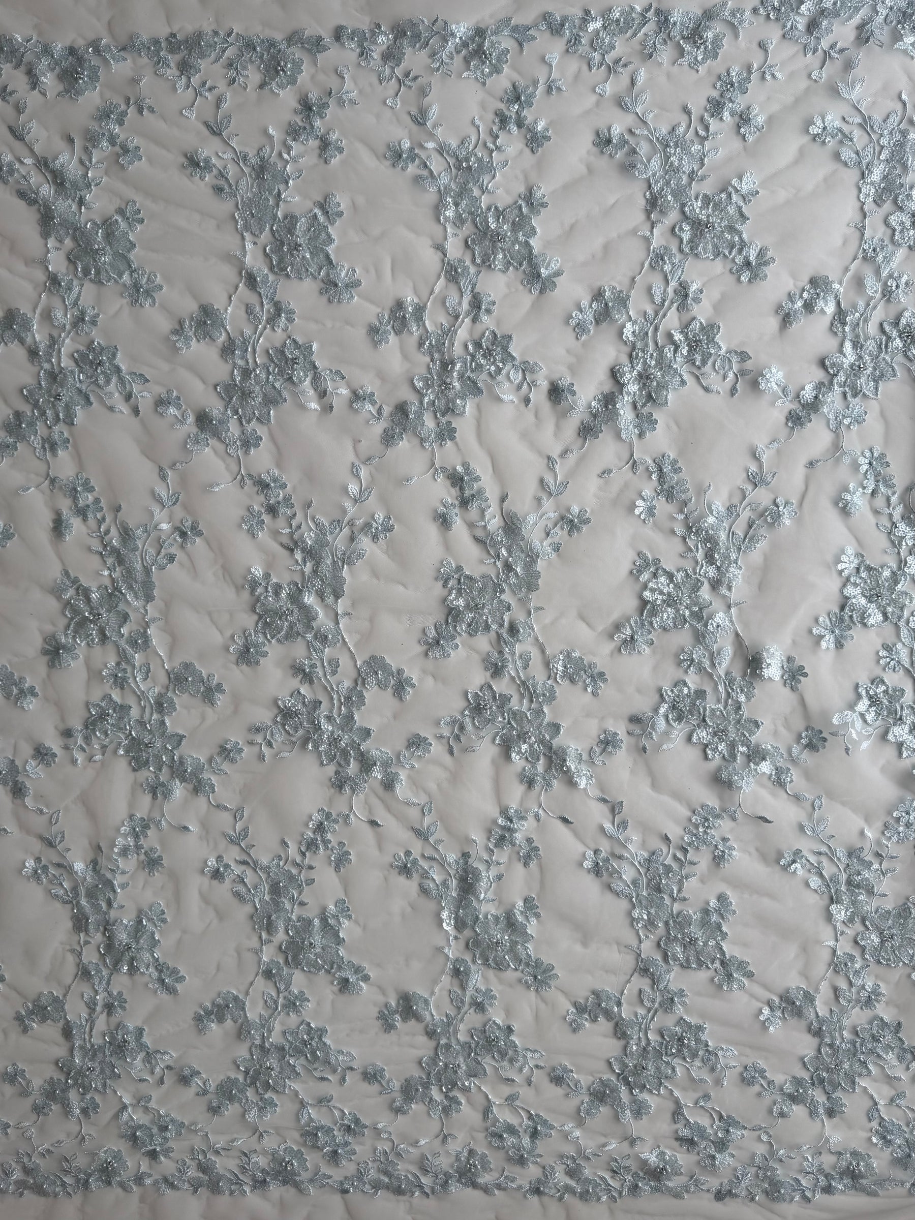 Tulle brodé et perlé bleu layette - EB1090