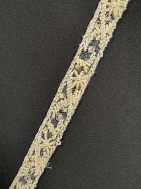 Bordure de perles et sequins ivoire - T165