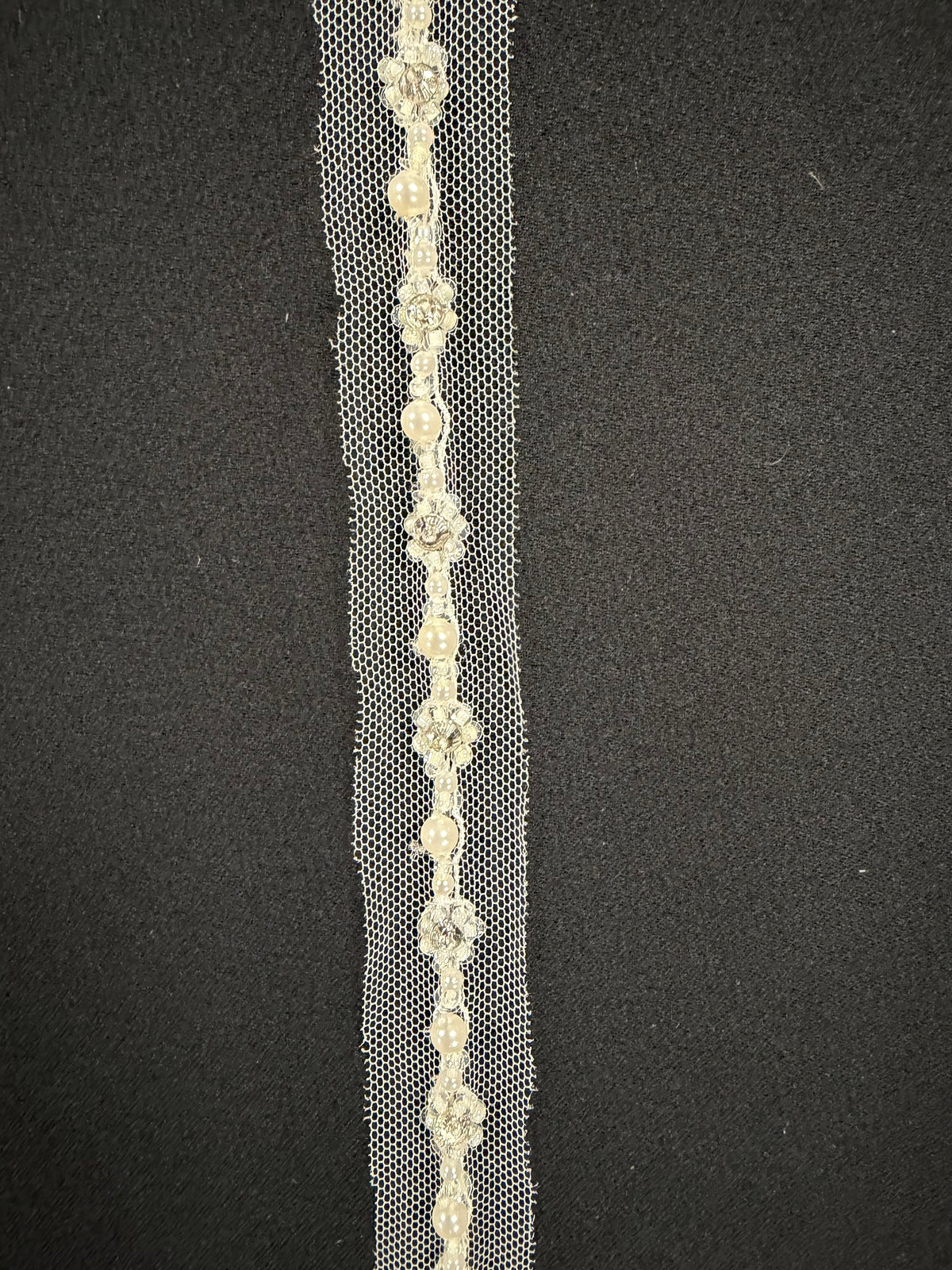 Bordure en perles de cristal ivoire - T192