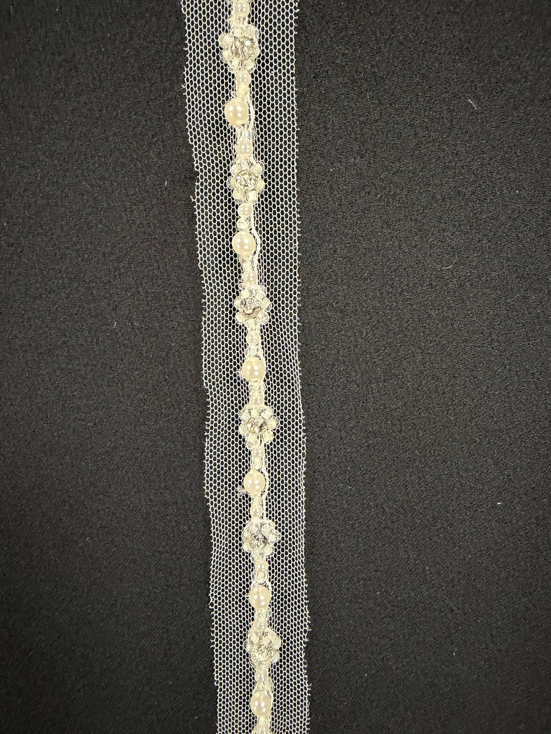 Bordure en perles de cristal ivoire - T192
