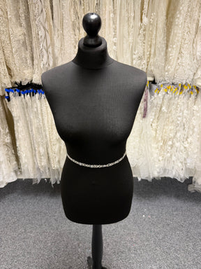 Bordure argentée à perles et sequins - T148