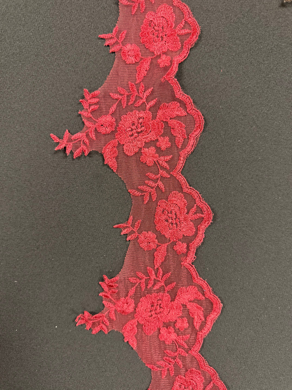 Bordure brodée couleur vin - T131