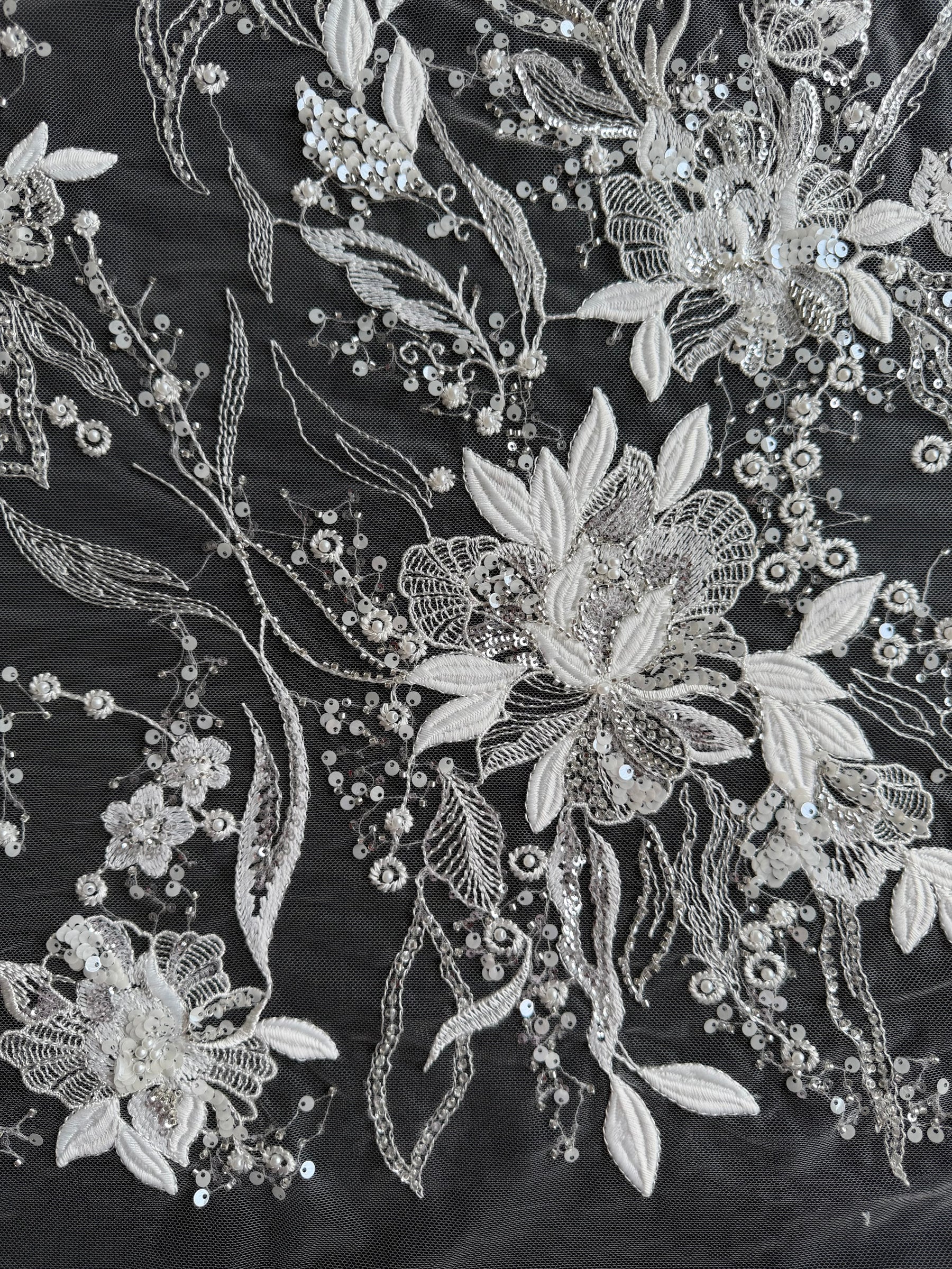 Tulle brodé perlé ivoire/argent - EB1098