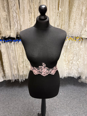 Bordure brodée rose rose - T131