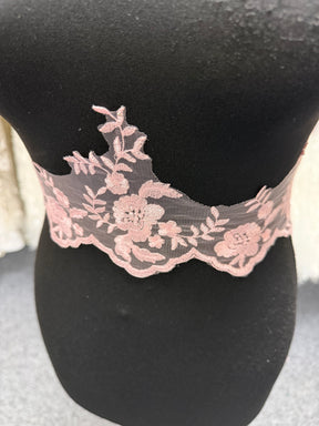Bordure brodée rose rose - T131