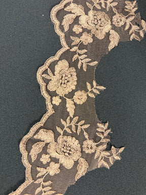 Bordure brodée chocolat - T131