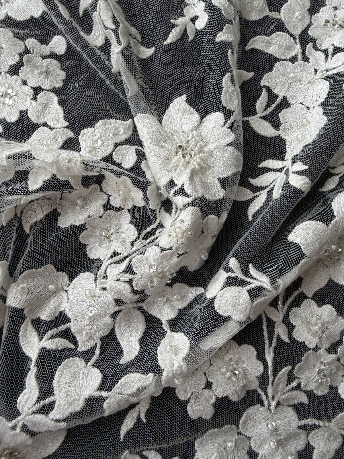 Tulle brodé de perles ivoire - EB1083