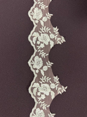 Bordure brodée vert brumeux - T131