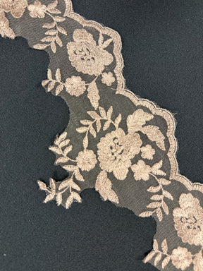 Bordure brodée cacao moyen - T131