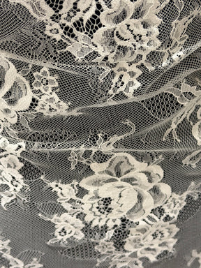 Dentelle Raschel ivoire - P378