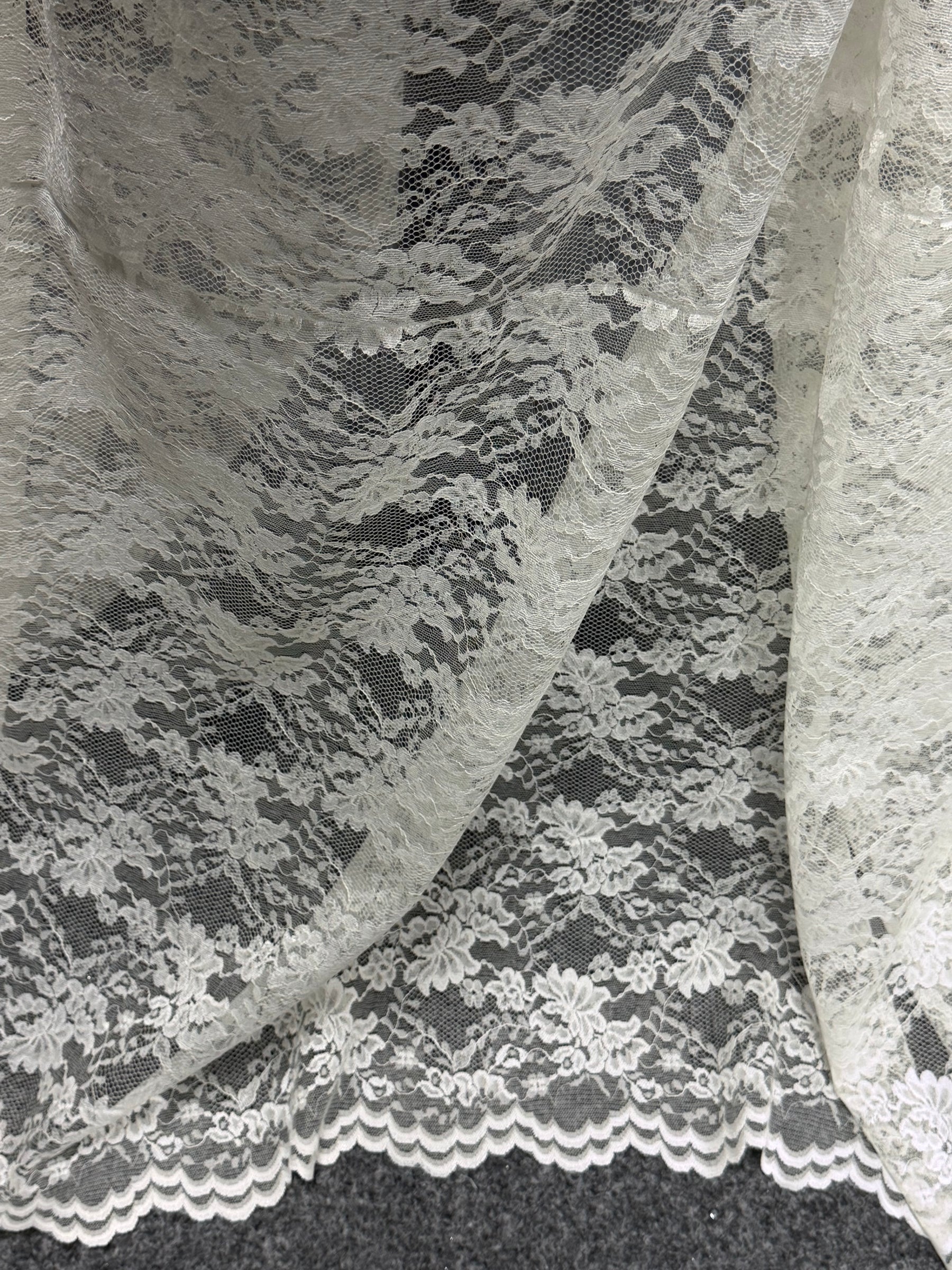 Dentelle Raschel Ivoire Foncé - P384