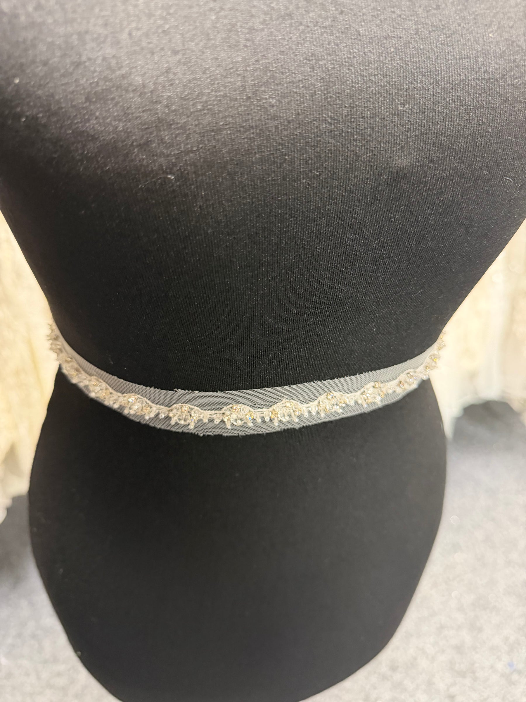 Bordure en perles de cristal ivoire - T193