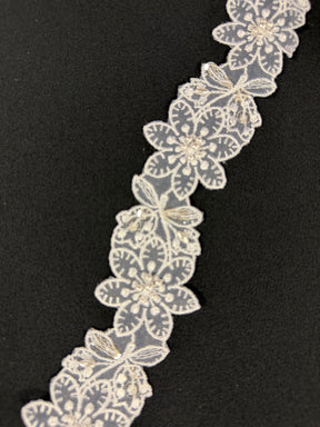 Bordure blanche à perles et sequins - T12