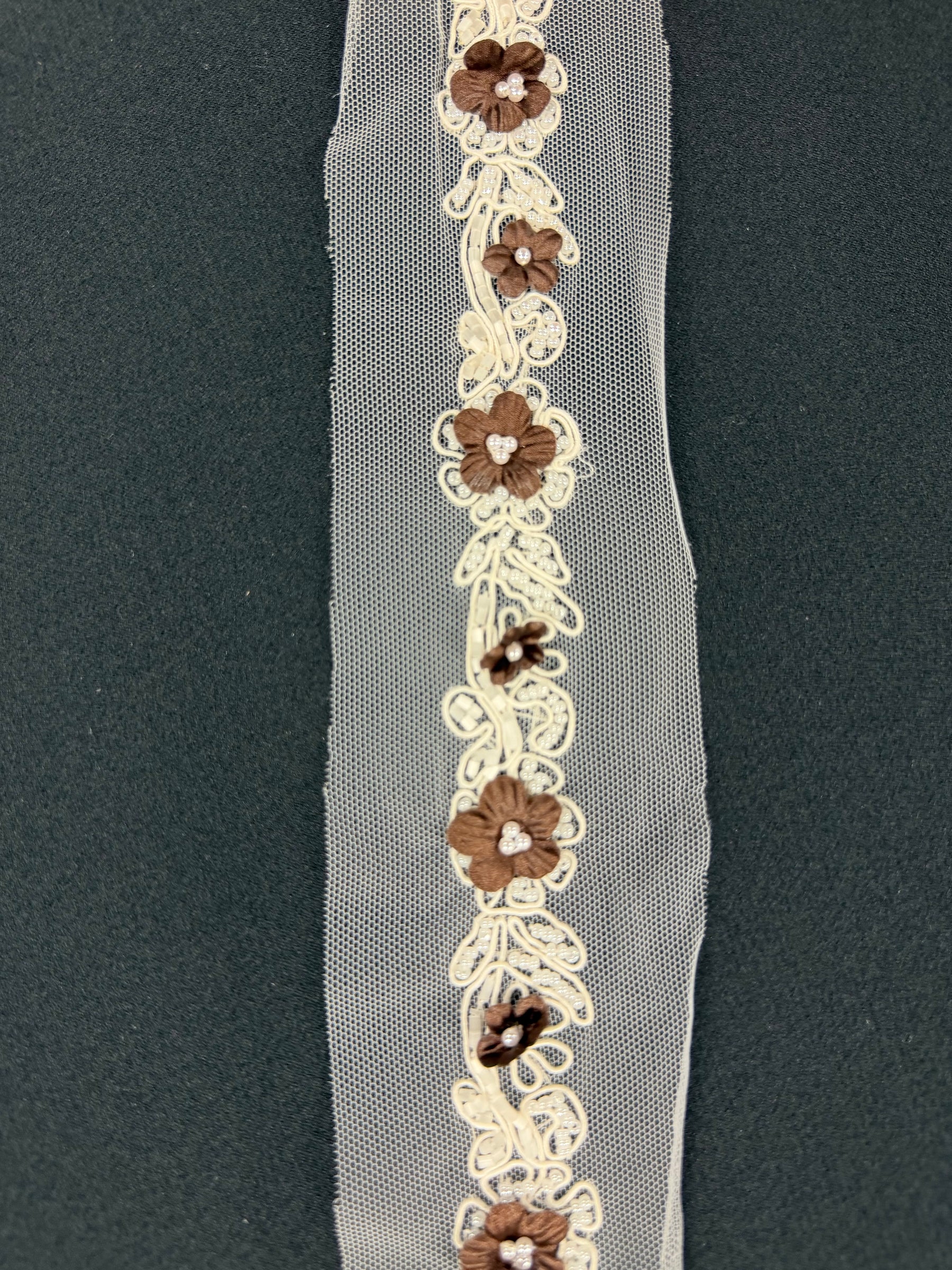 Bordure en perles chocolat - T51