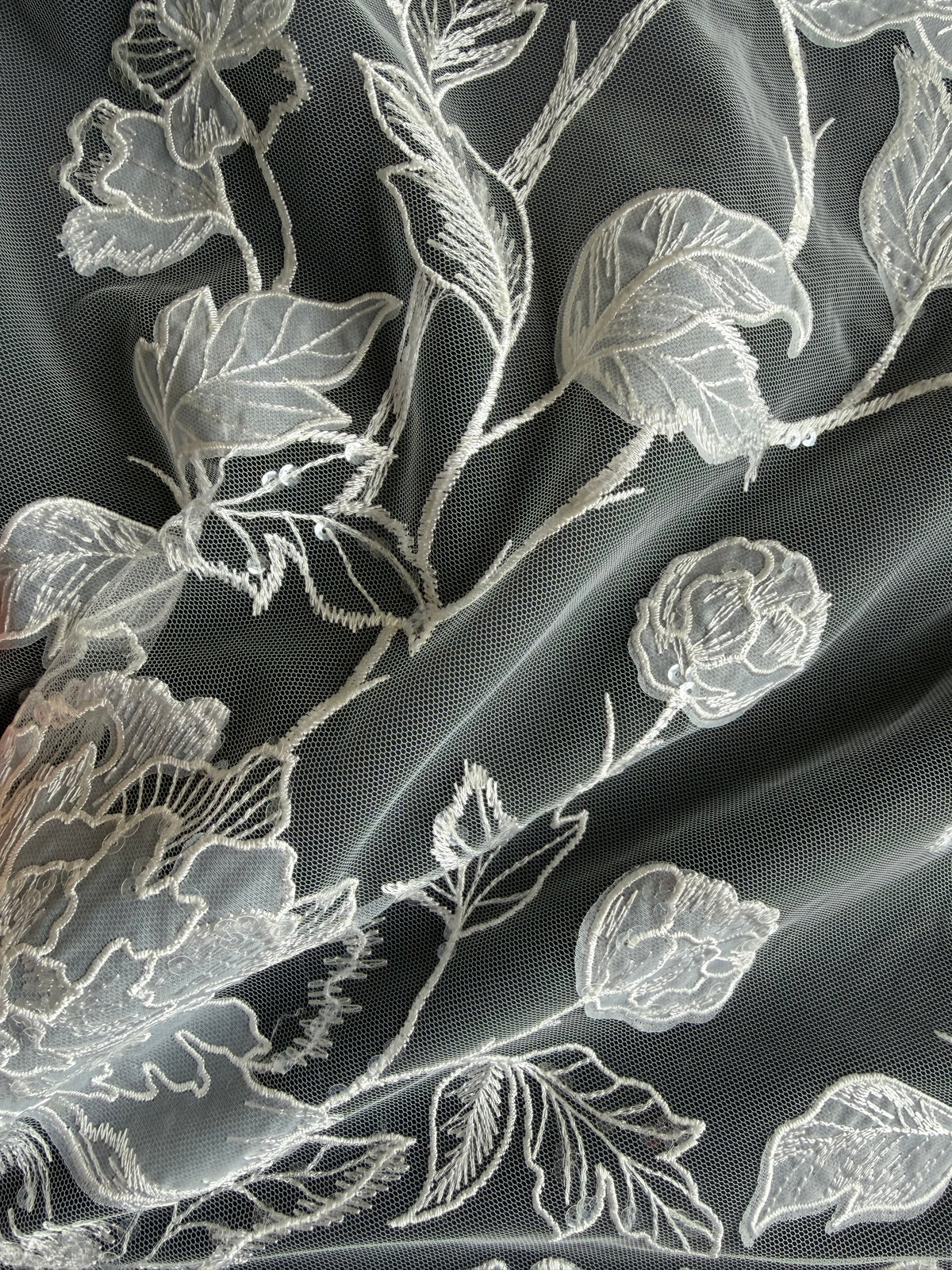 Dentelle brodée embellie de sequins ivoire - Destry