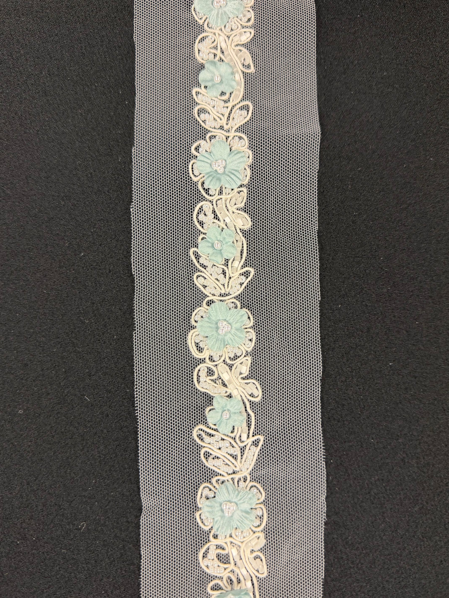 Bordure en perles vert brume - T51