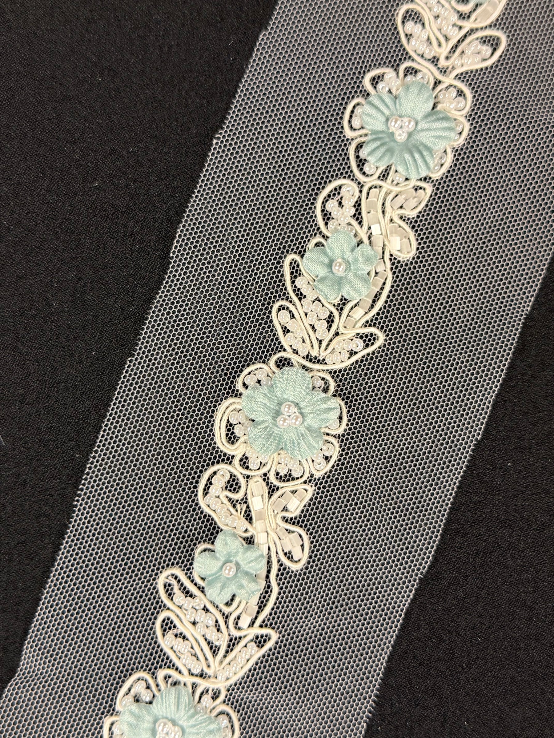 Bordure en perles vert brume - T51