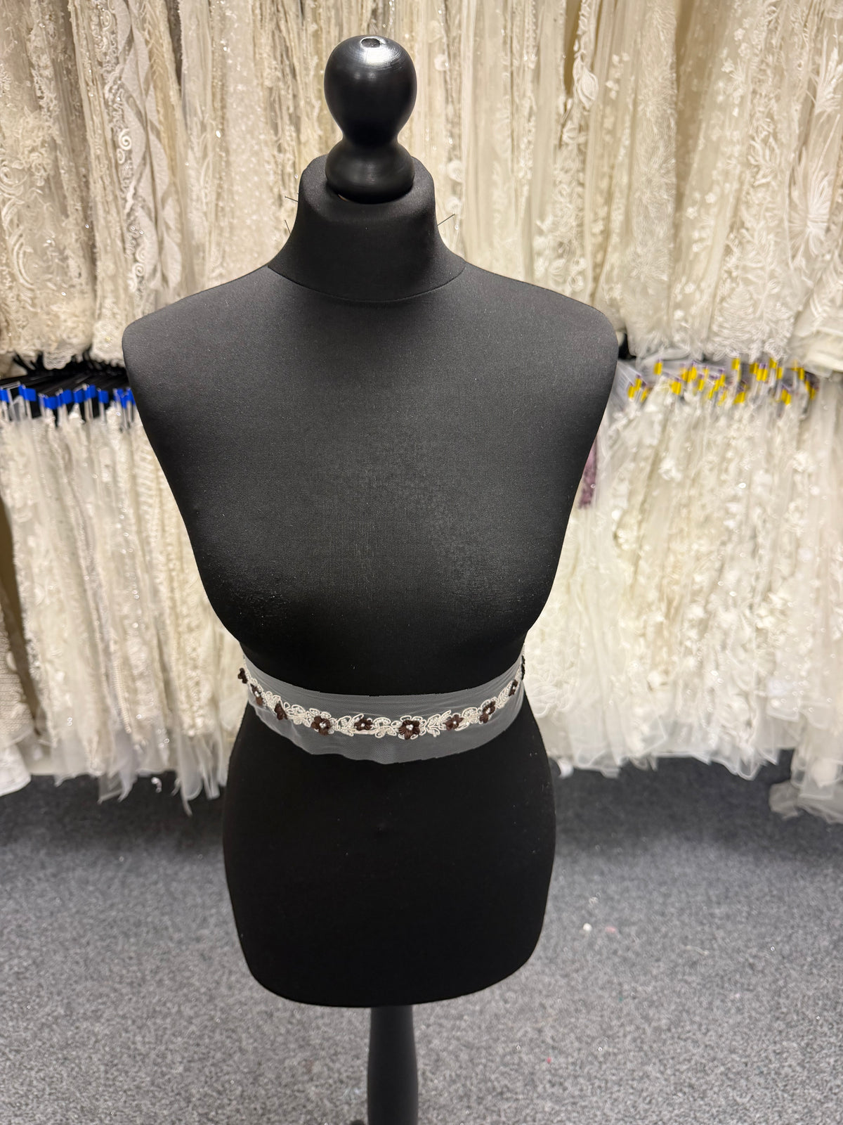 Bordure en perles chocolat - T51
