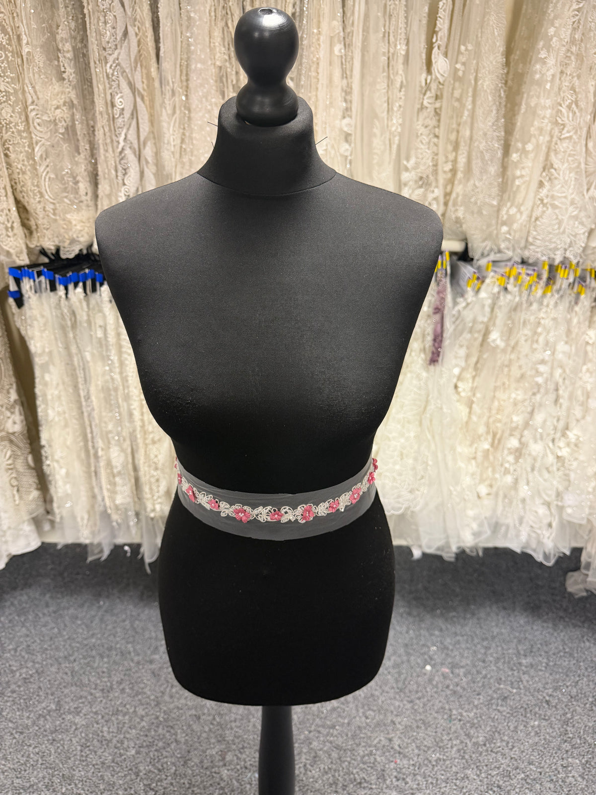 Bordure en perles roses - T51