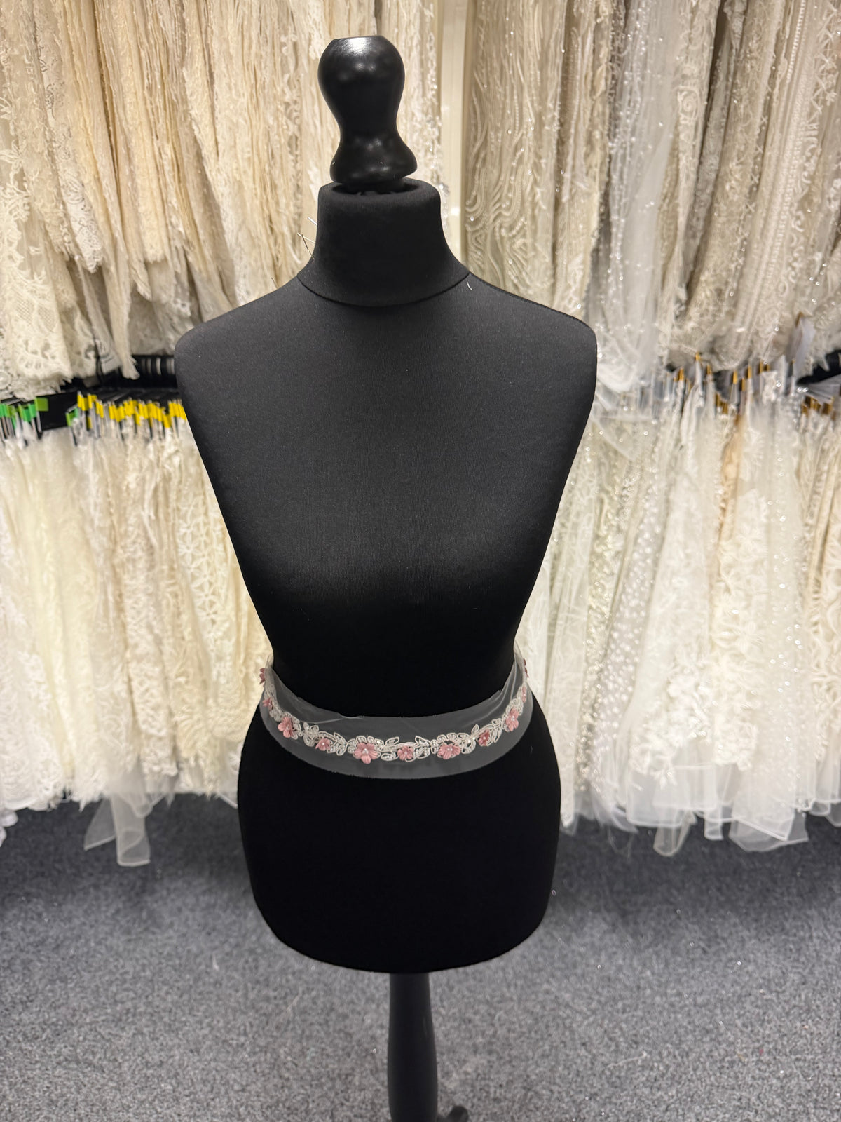 Bordure en perles rose clair - T51