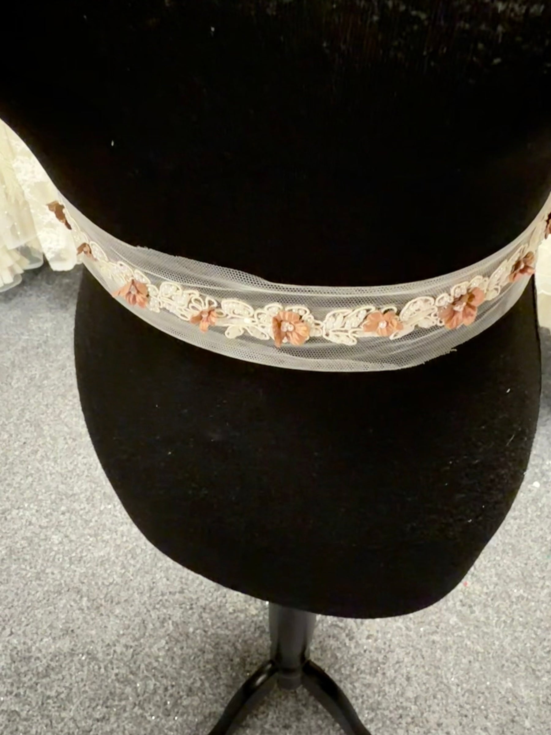 Bordure en perles cacao - T51