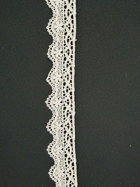 Bordure blanche brodée - T19
